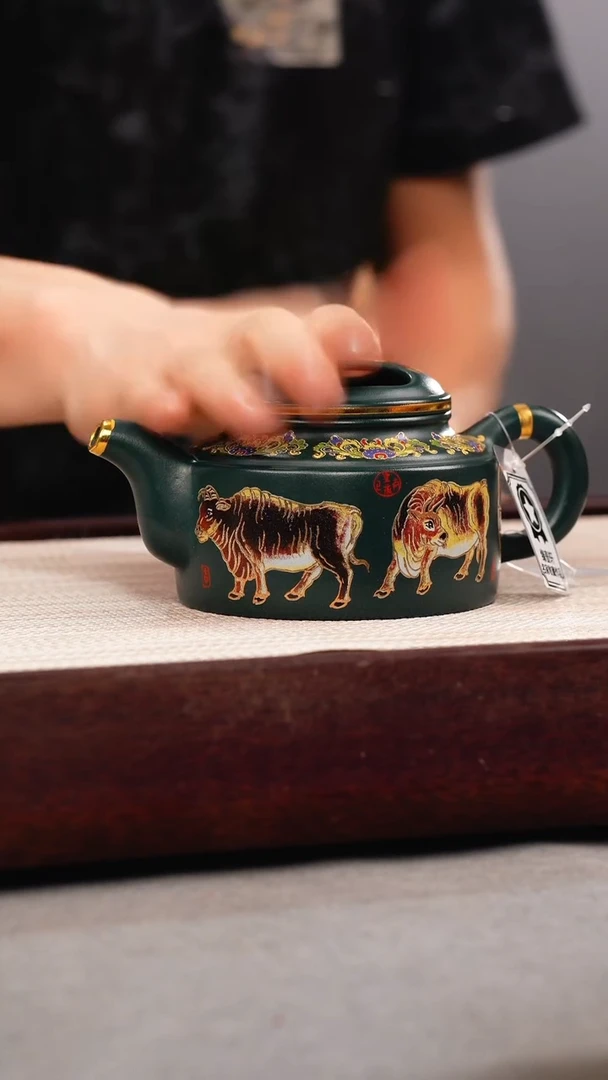 茶壶紫砂苏门答腊青 牛盖德钟 五牛珐琅彩