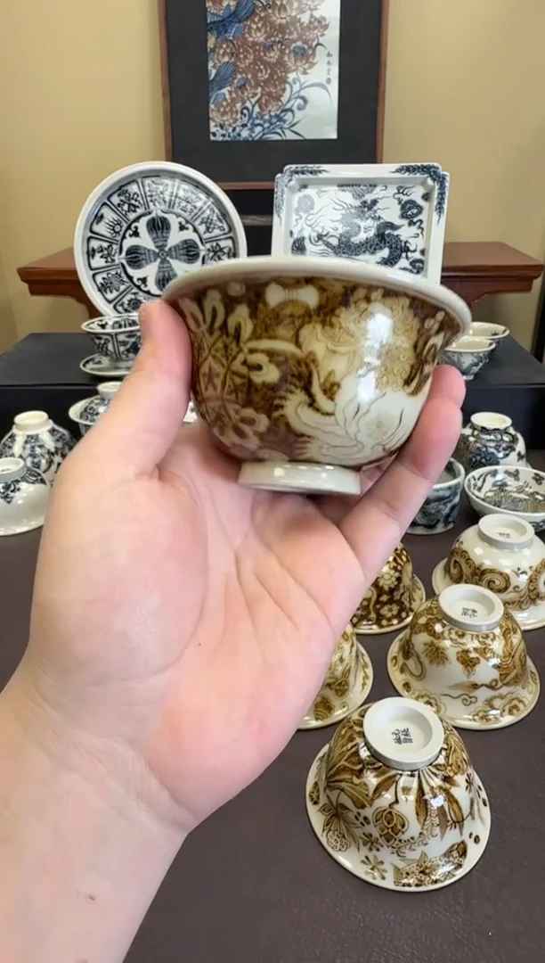 釉里金双狮纹压手杯