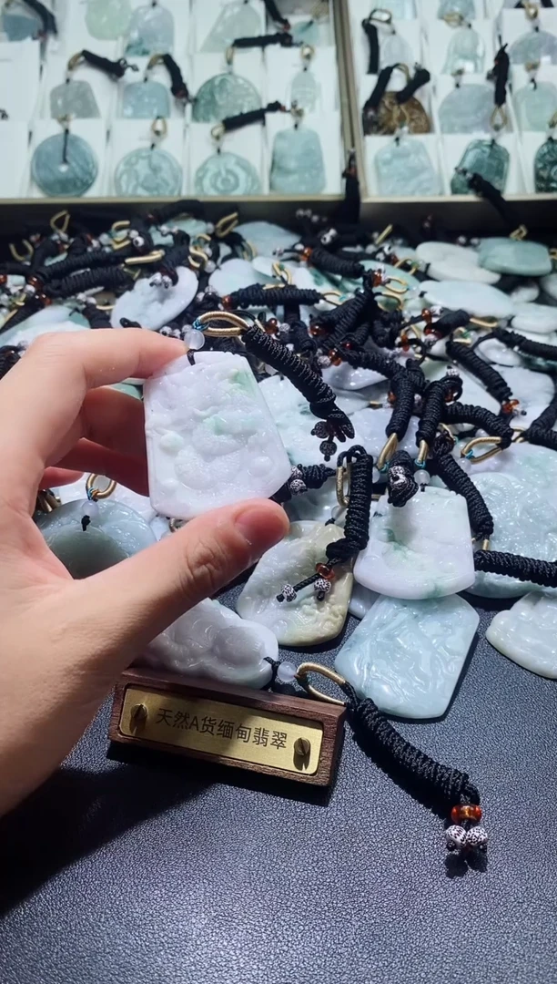 翡翠未镶嵌颈饰8/12/0     1