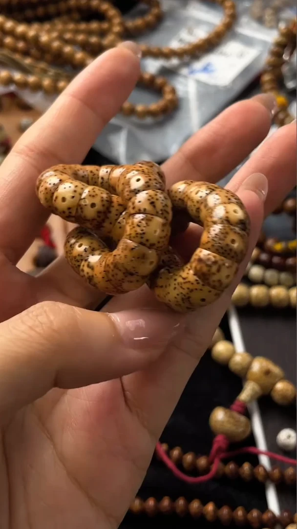 手串星月菩提精工级粉皮浅珀10*7大肠手持