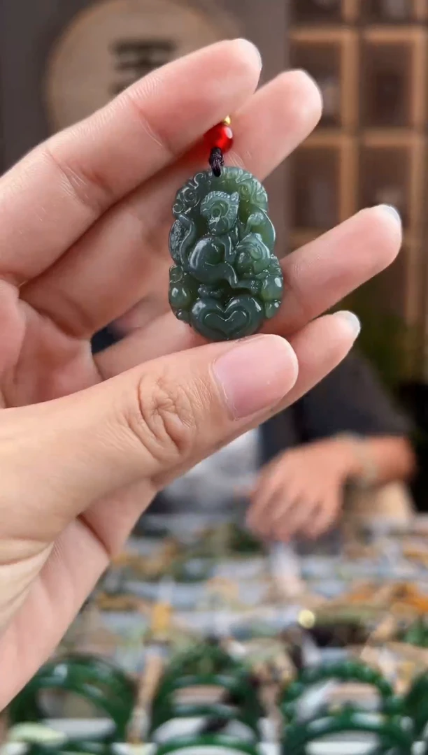 颈饰未镶嵌和田玉拍一发一，拍一发一