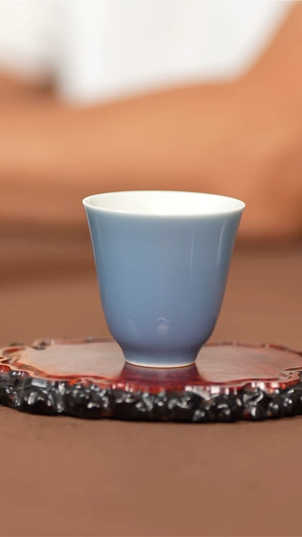 景德镇全手工全手绘天青色小单杯 容量90