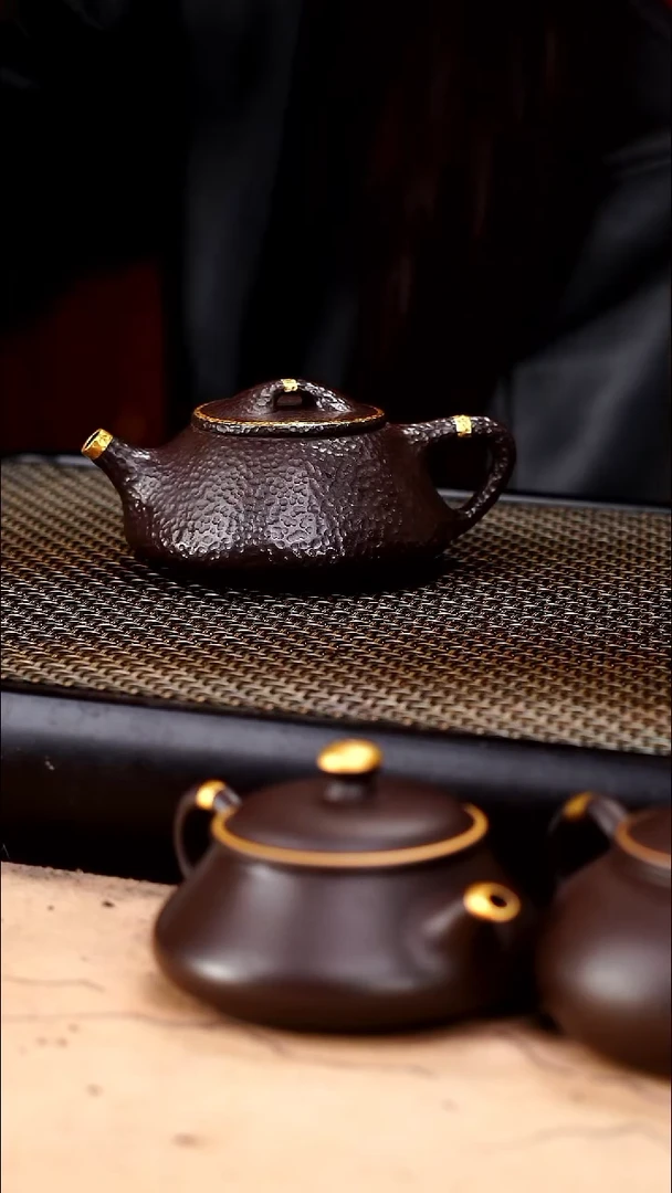 茶壶紫砂四号井茄皮紫泥描金锤纹石瓢140cc