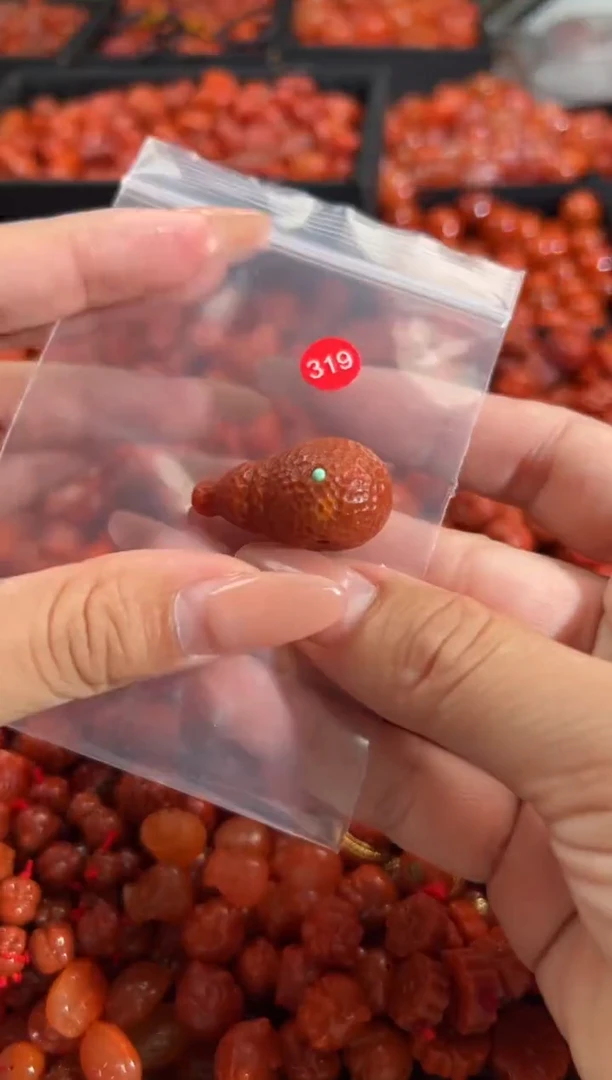 南红玛瑙未镶嵌颈饰1