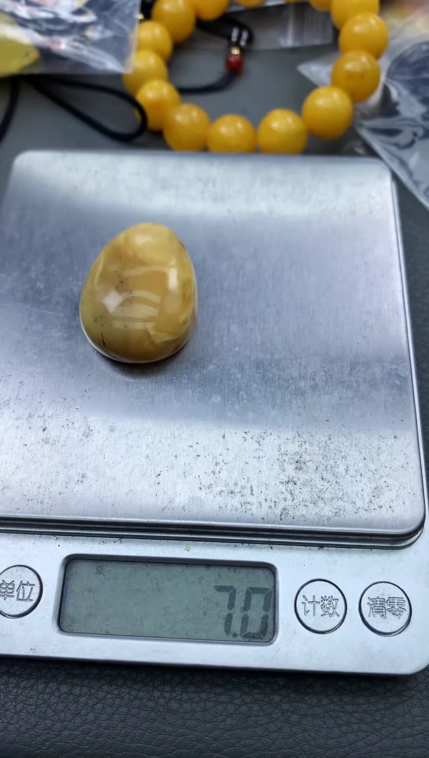 未镶嵌琥珀珠宝奇石116