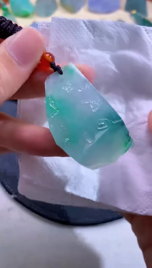 颈饰未镶嵌翡翠