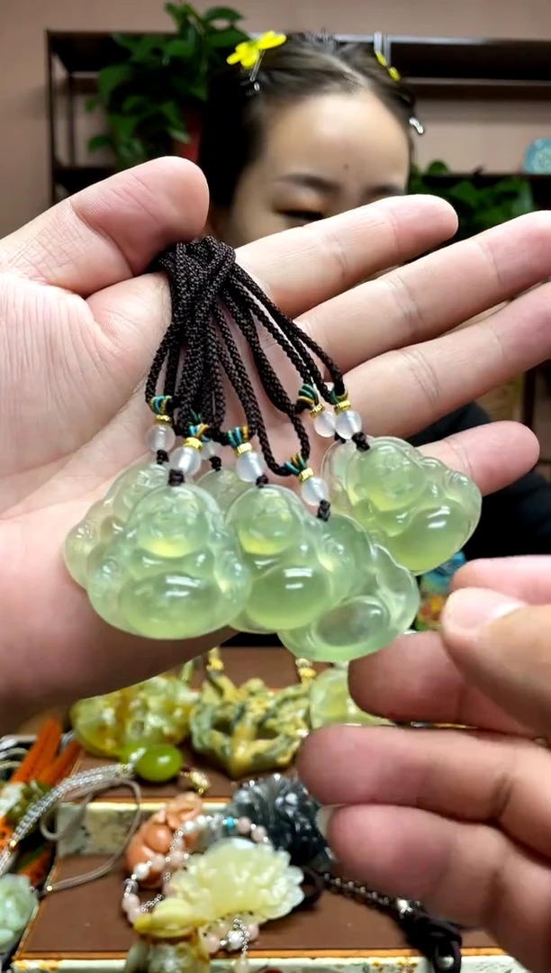 未镶嵌岫玉颈饰多样性发货发其中之一