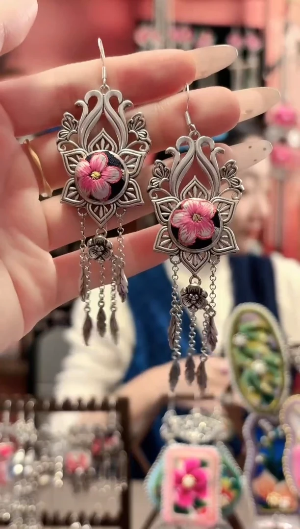 织绣云织谣民族风精美饰品 188