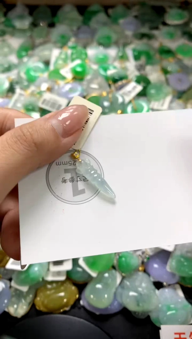 颈饰18K金镶嵌翡翠1111111111111111