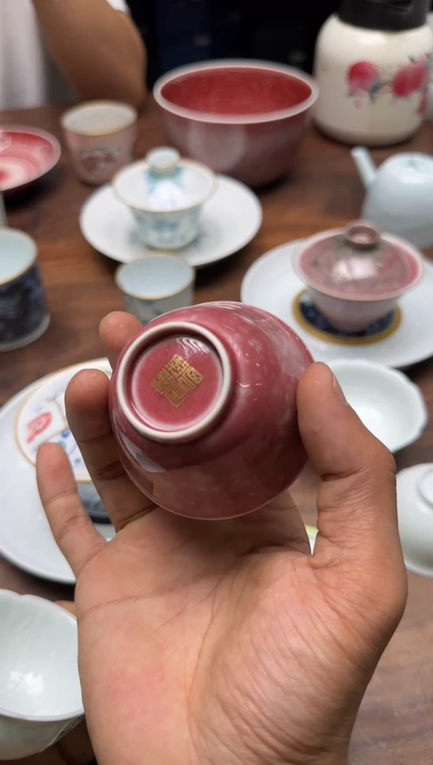 庐****）清本源 内模印鳐鱼·颜色釉·豇豆红撇口杯