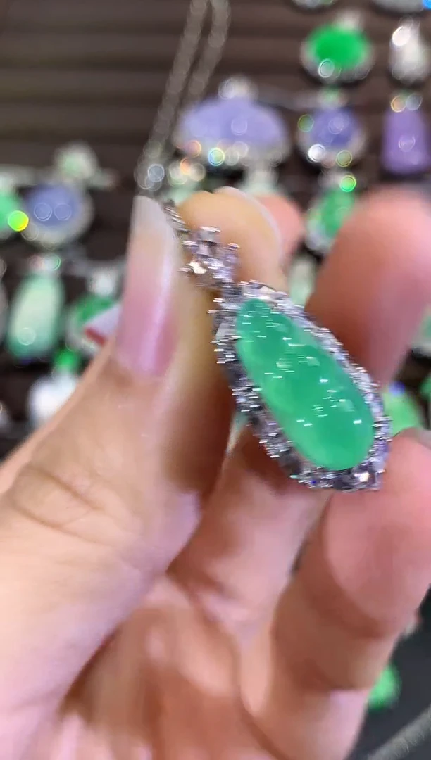 吊坠(不含链)18K金镶嵌翡翠B212