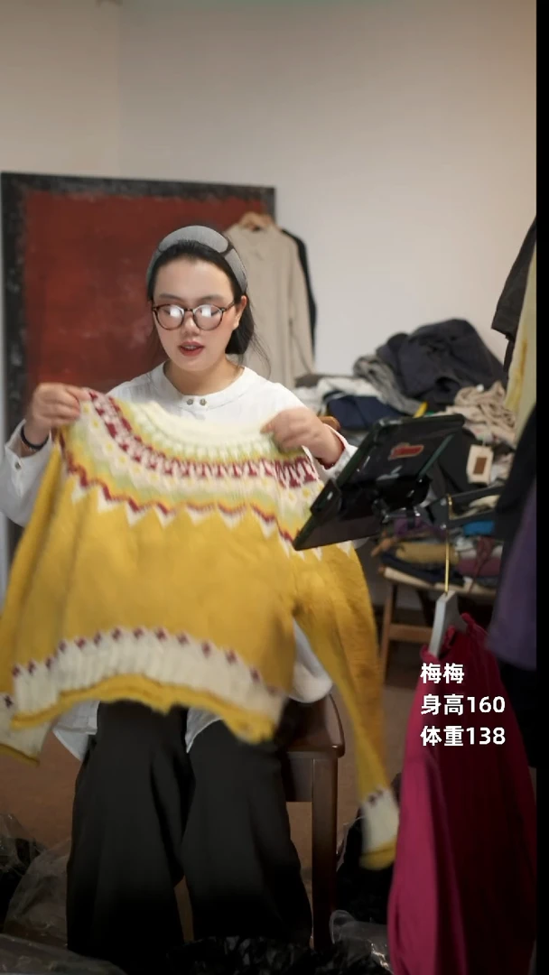 常规黄色厚款毛衣