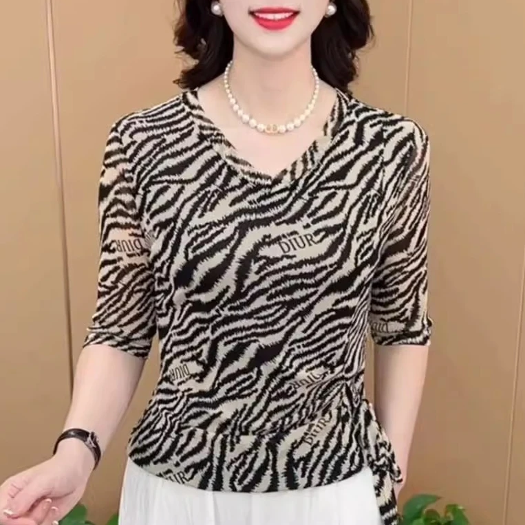 T恤时尚宽松大码半袖V领常规款中老年女装薄款显瘦