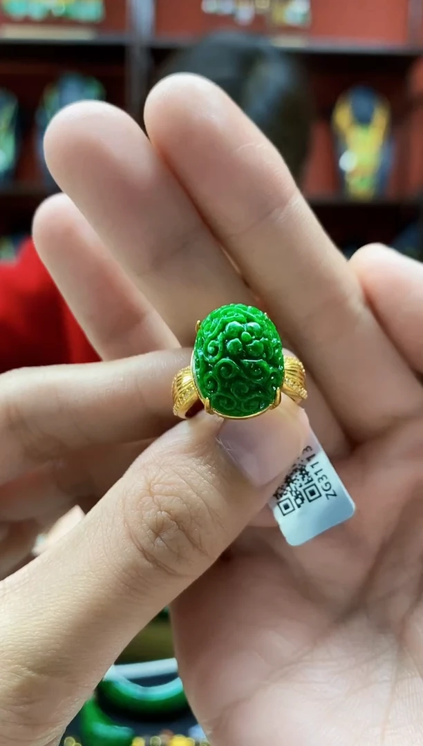 颈饰未镶嵌翡翠戒指