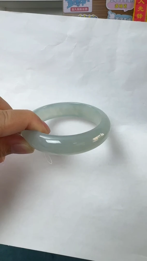 翡翠手镯未镶嵌翡翠手镯
