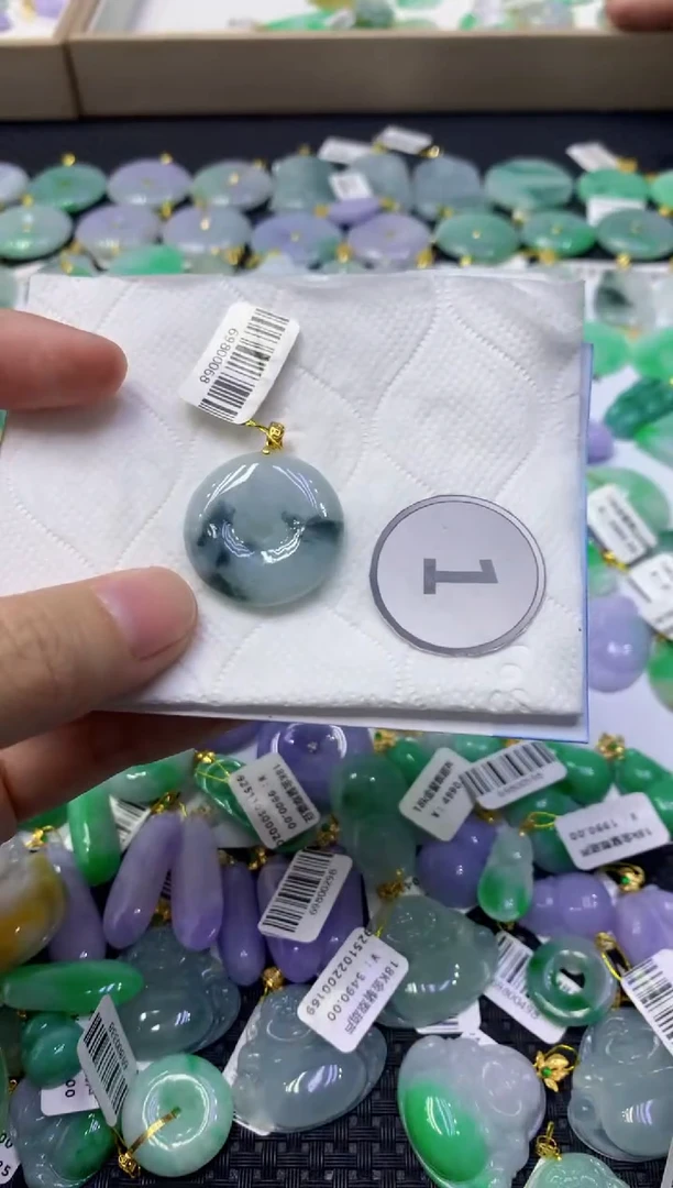 颈饰未镶嵌翡翠天然缅甸翡翠A货