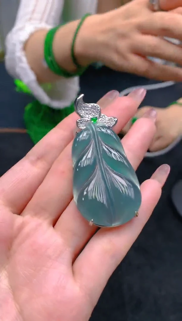 翡翠未镶嵌颈饰天然A货翡翠