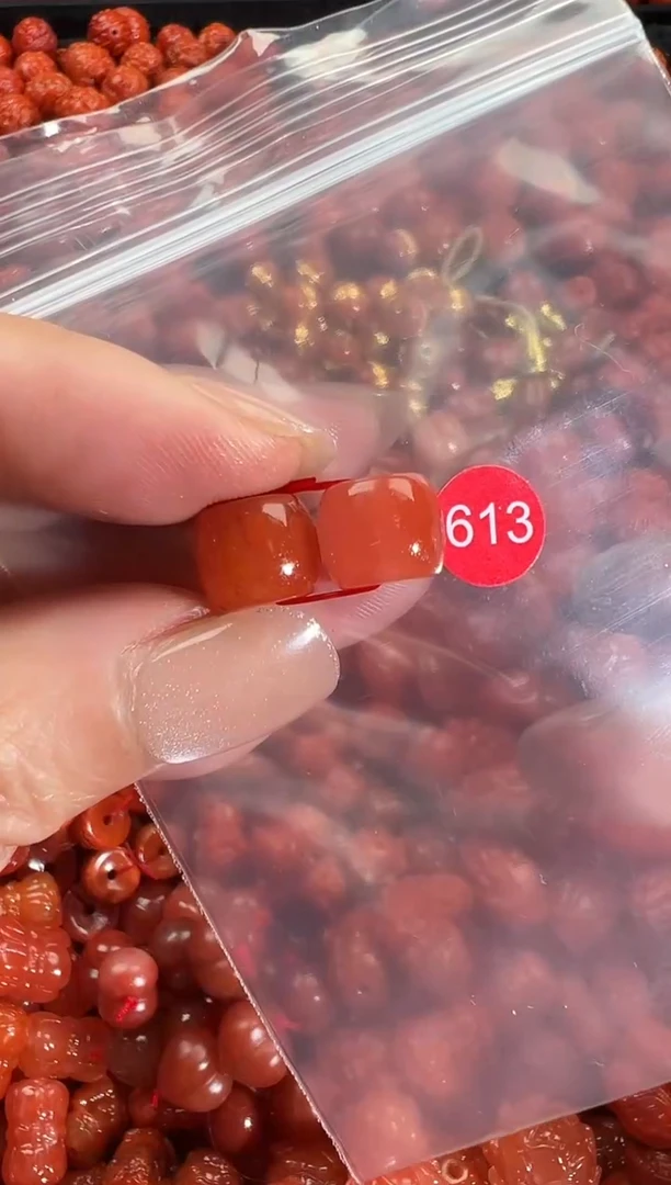 颈饰未镶嵌南红玛瑙1