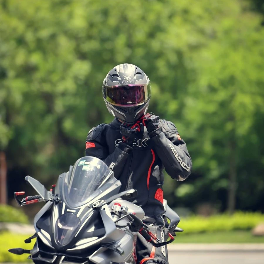 VGV摩托车头盔新国标3c认证摩托车头盔双镜设计通风透气揭面头盔1