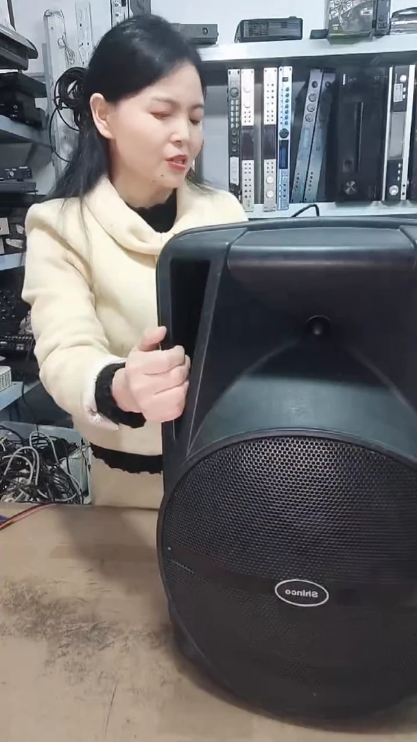 8新拉杆音响一个，不包邮费