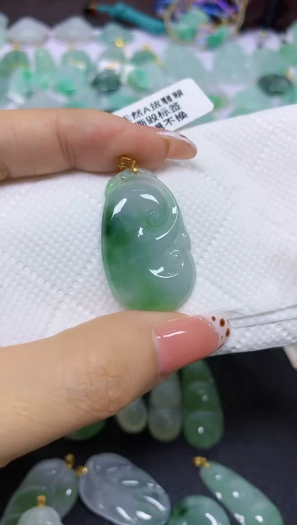 颈饰18K金镶嵌翡翠 天然翡翠A货