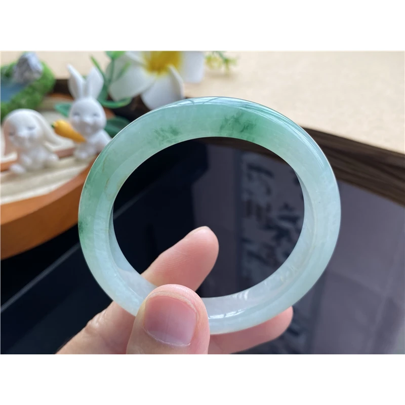 11.4批10201号手镯50.3-10.1-7.7 翠绿飘花镯！清幽淡雅的浅绿底