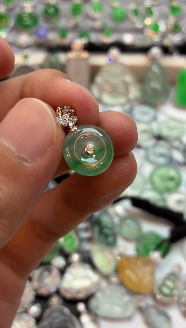 吊坠(不含链)18K金镶嵌翡翠平安扣