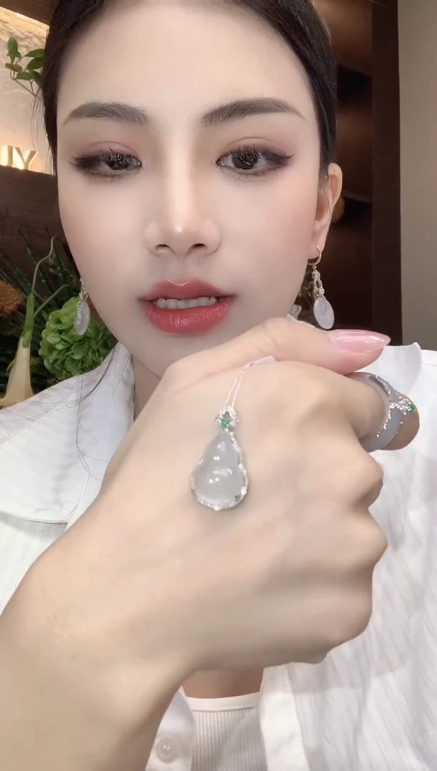 吊坠(不含链)18K金镶嵌翡翠A13