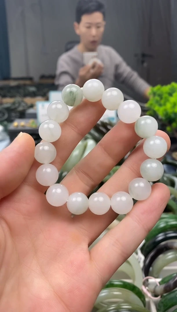 未镶嵌手镯透闪石质玉12mm