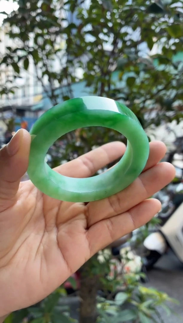 未镶嵌手镯定制翡翠参考价小六一开定金一万