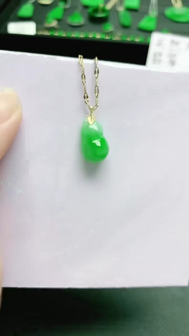 颈饰18K金镶嵌翡翠赠礼盒证书