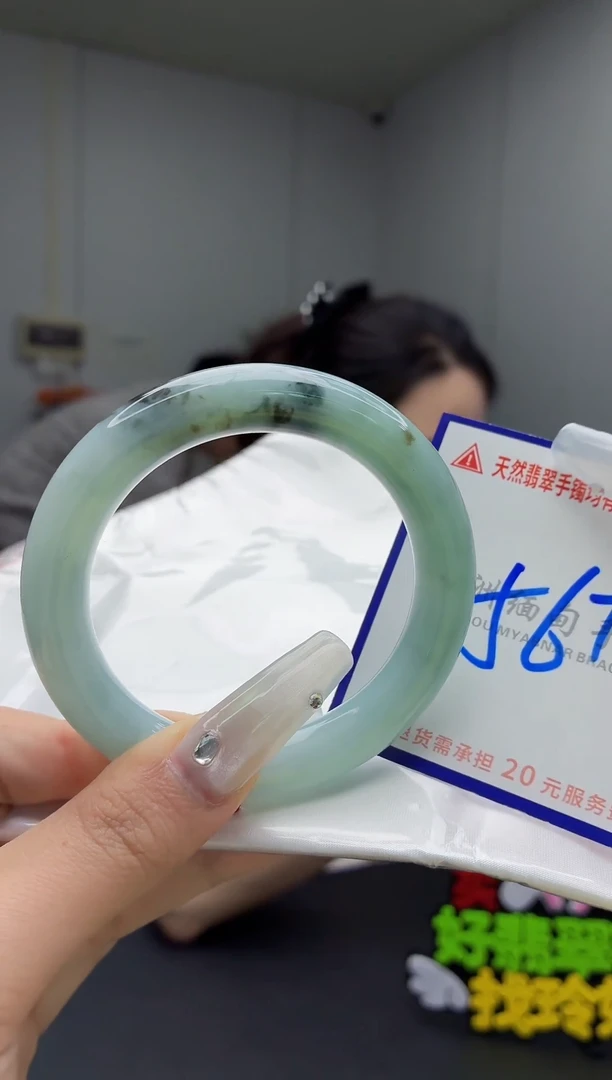 翡翠手镯未镶嵌1