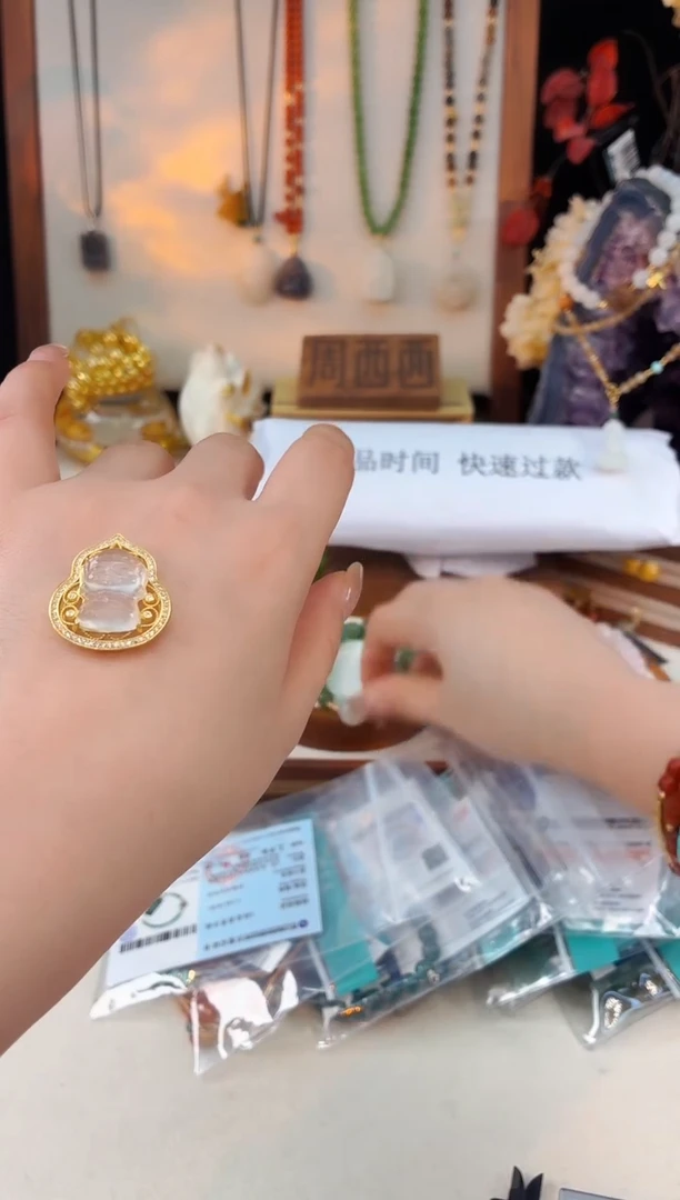 未镶嵌石英质玉手链@@I021K017410