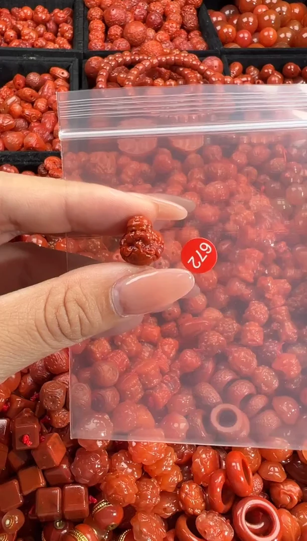 南红玛瑙未镶嵌颈饰1