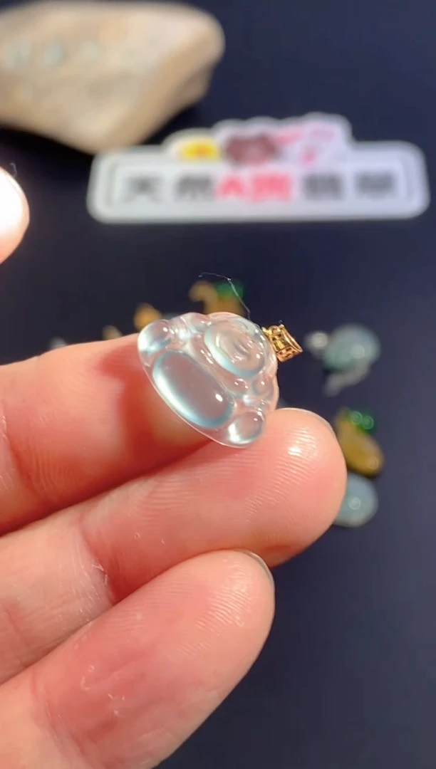 颈饰18K金镶嵌翡翠