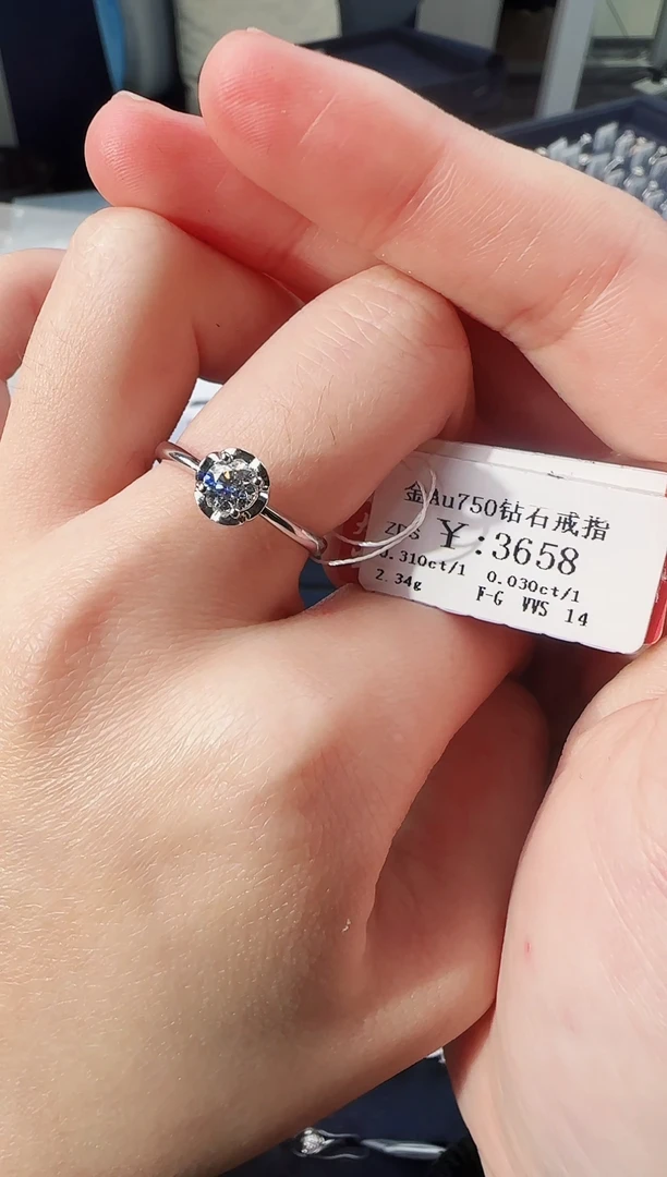 【闪购商品】钻石戒指/指环18K金镶嵌3200