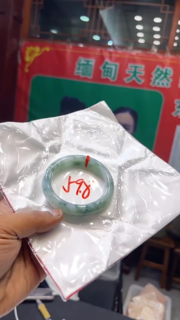 翡翠手镯未镶嵌手镯