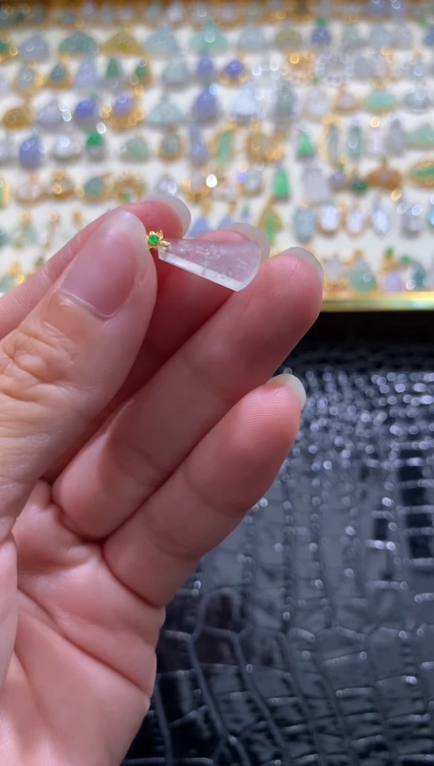 颈饰18K金镶嵌翡翠翡翠