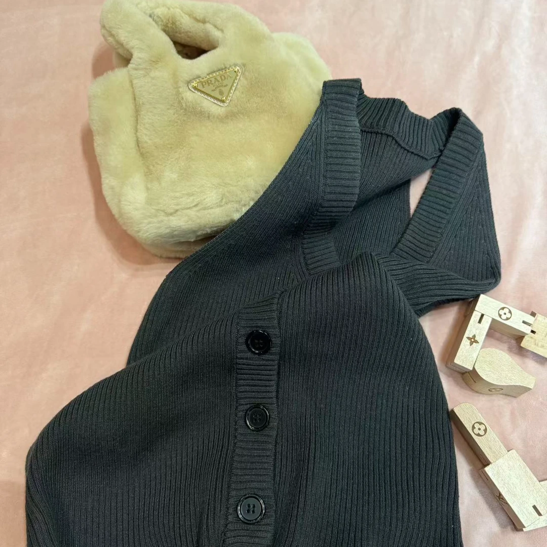 私服系列-纯色 针织美背