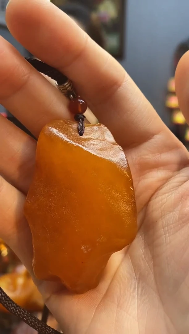 未镶嵌颈饰琥珀吊坠