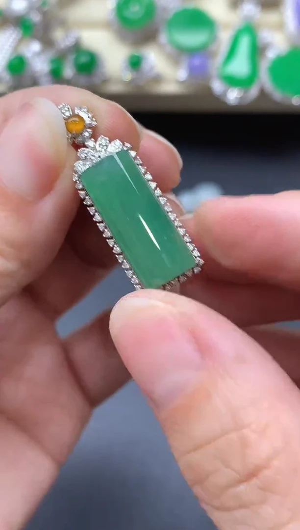 颈饰18K金镶嵌翡翠462-中国好珍宝