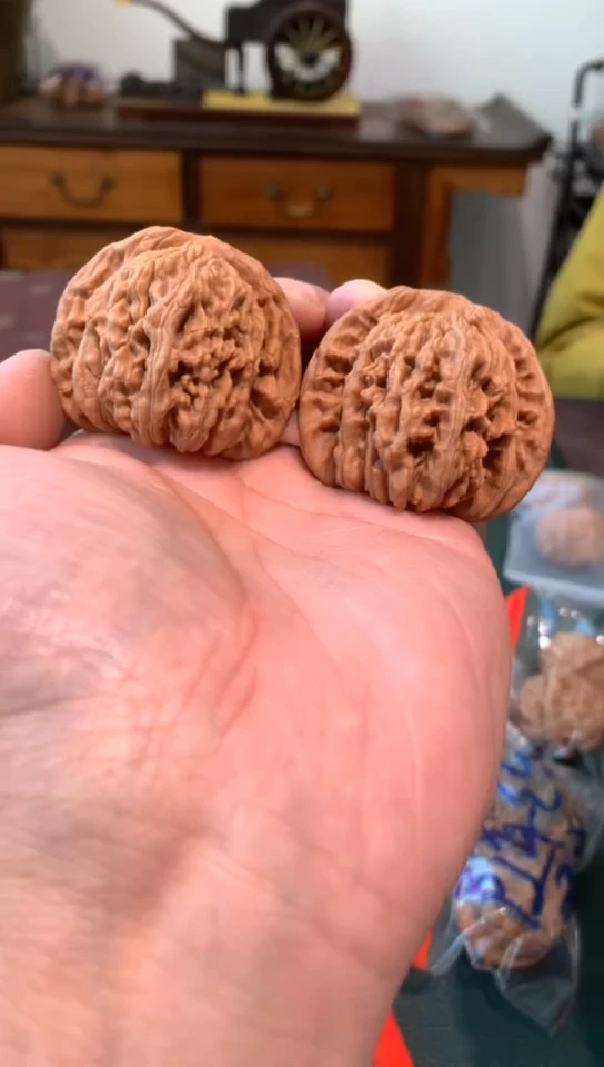 【闪购商品】文玩核桃吊坠四座楼核桃