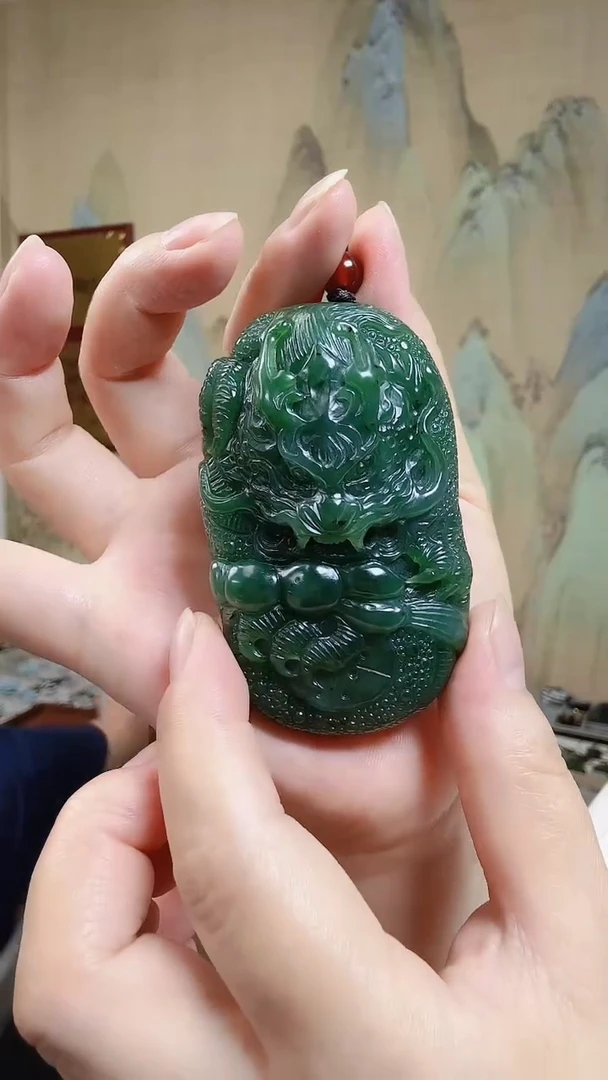 和田玉未镶嵌颈饰把件