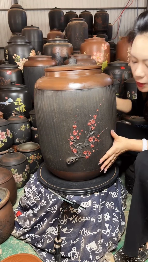 壶完品茶缸   高51cm 红梅