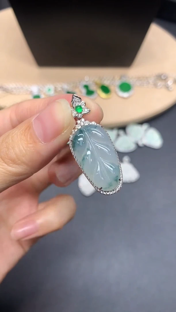 【闪购商品】翡翠吊坠(不含链)银S925镶嵌叶子【多样性发其一】