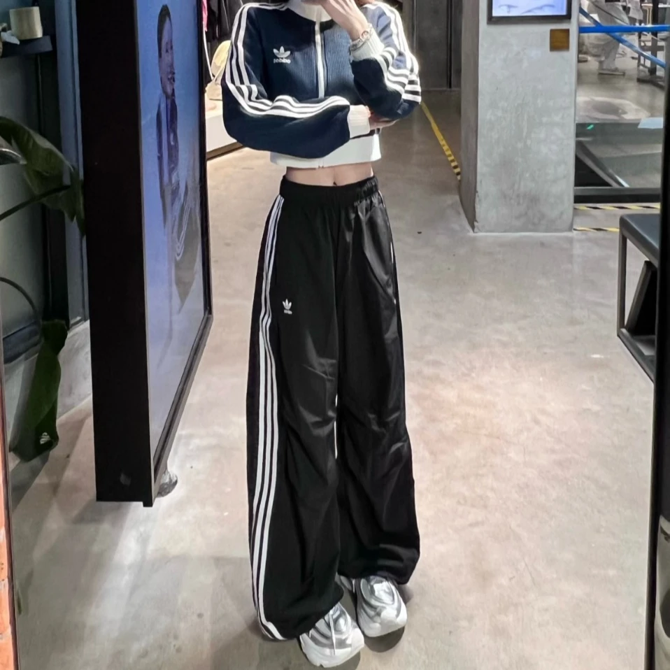 adidas  新款阿迪达斯三叶草条纹款速干条纹休闲舒适长裤  KS3324