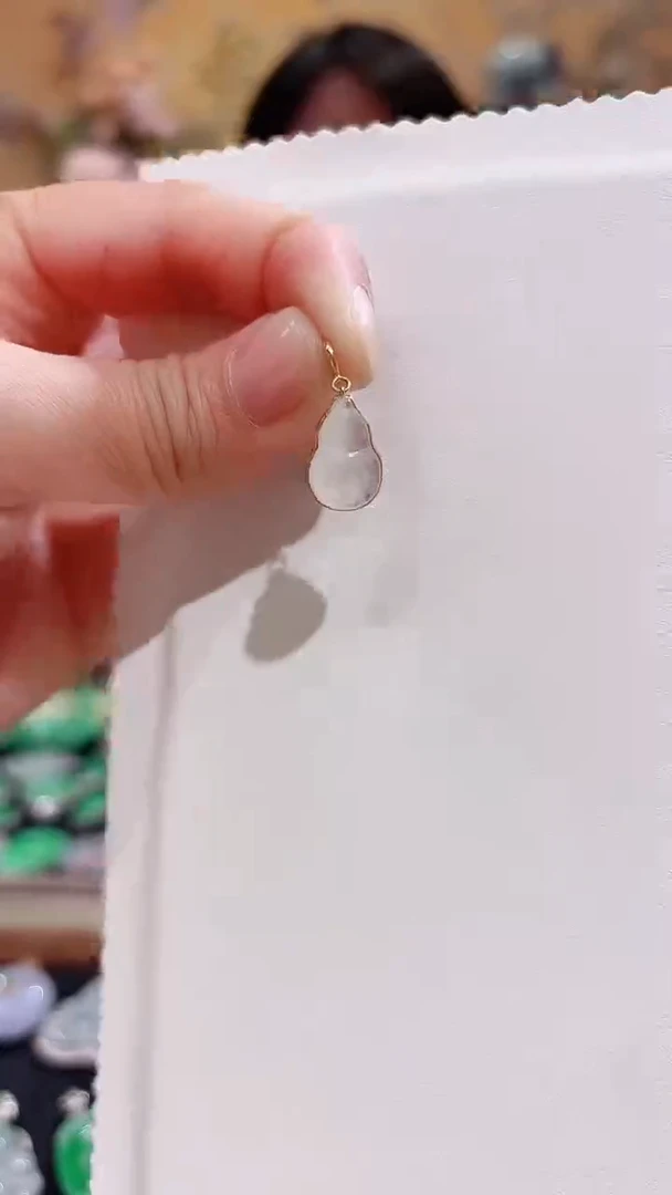 吊坠(不含链)18K金镶嵌翡翠天然翡翠高冰种葫芦设计款（万能卡扣）