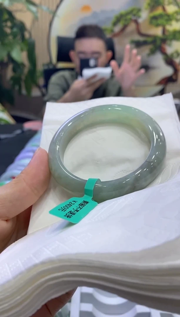 翡翠手镯未镶嵌9582