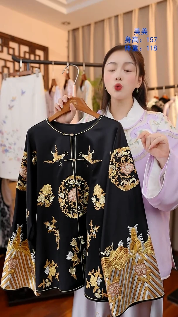 刺绣非遗服饰一物一件3