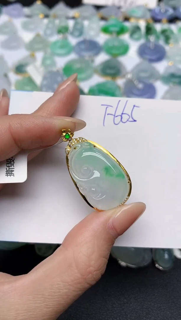 颈饰18K金镶嵌翡翠 天然缅甸A货翡翠百元以上9元证书费自理